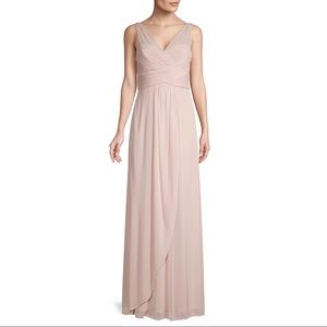 Adrianna Papell
V-Neck Ruffled Gown